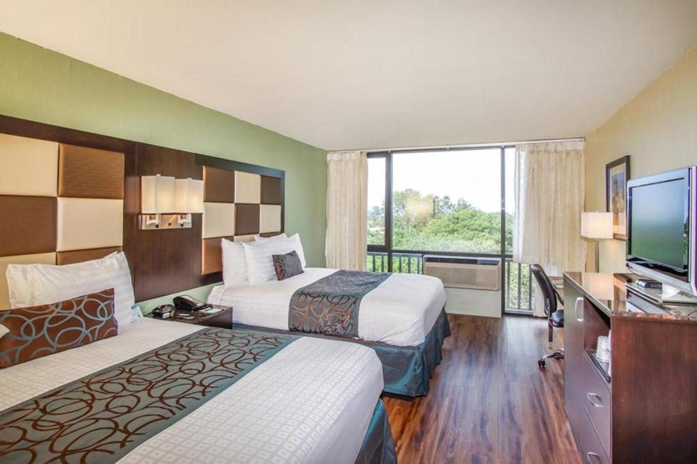 Queen Room with Two Queen Beds interior